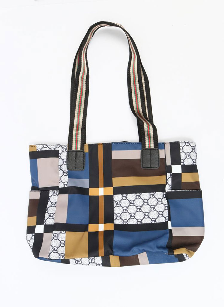 Die Praktikabilität großer Umhängetaschen auf Reisen