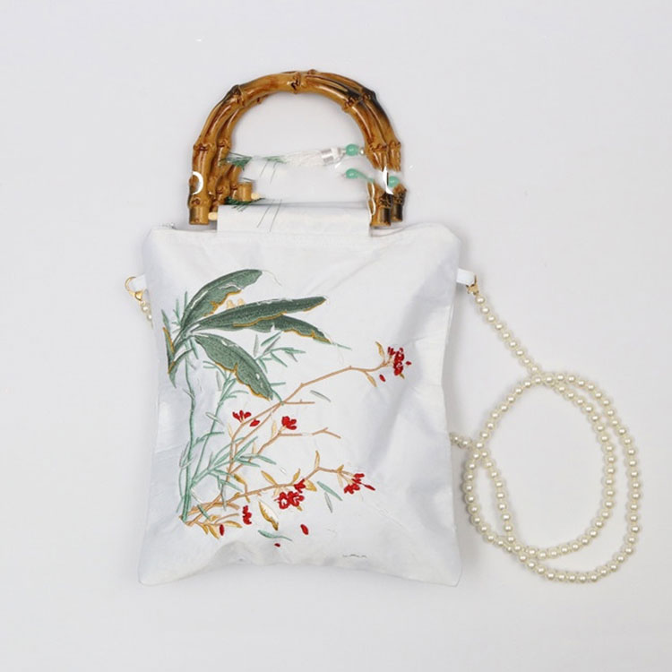 So pflegen Sie antike Satinhandtaschen, um ihre Lebensdauer zu verlängern